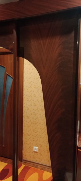 Продається шикарна лакована шафа