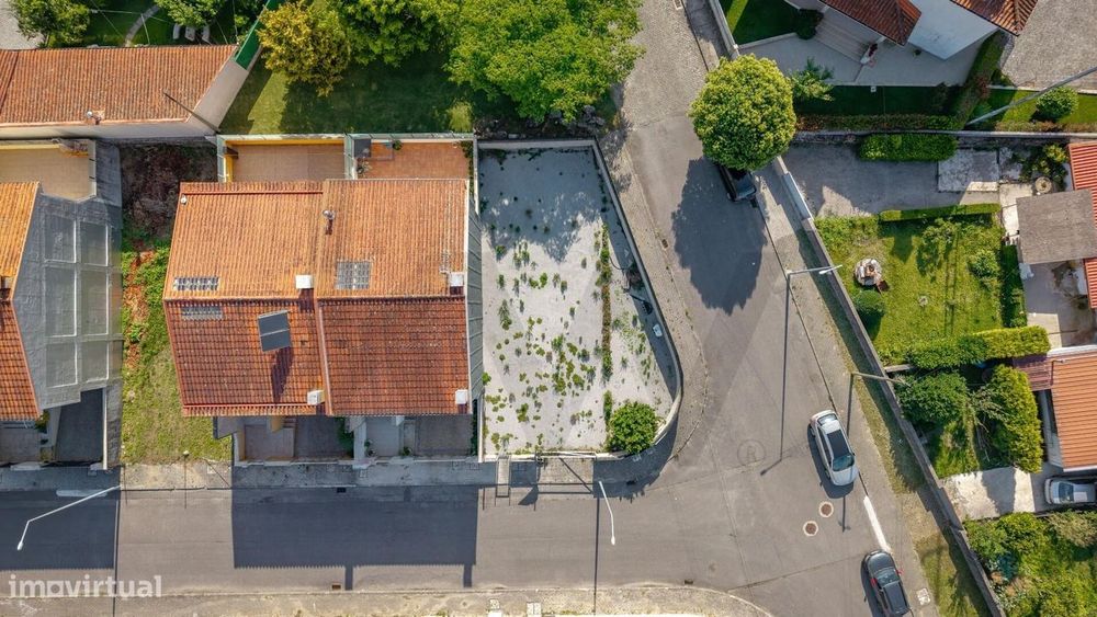 Terreno com Projeto Aprovado para Moradia T3 em Merelim São Paio, Brag
