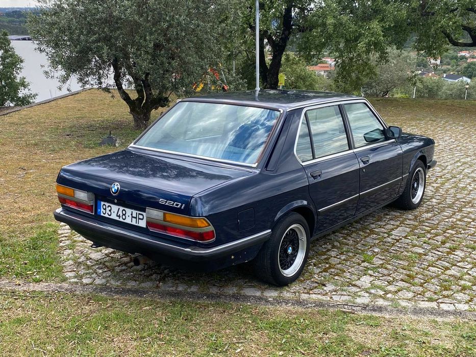 BMW E28 520i - 6 cilindros