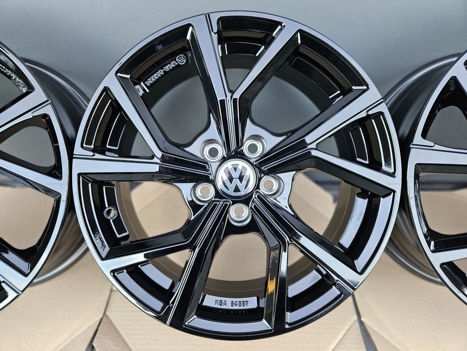 VW Golf 17 " Nowe 5x112 Caddy Jetta Touran T-Roc Czarne  Felgi Volkswagen