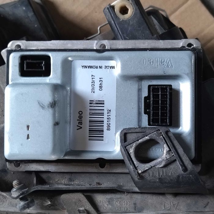 reflektor xenon 8E094`1004S  8E099`0008S przetwornica 8901`5132 a4 b6
