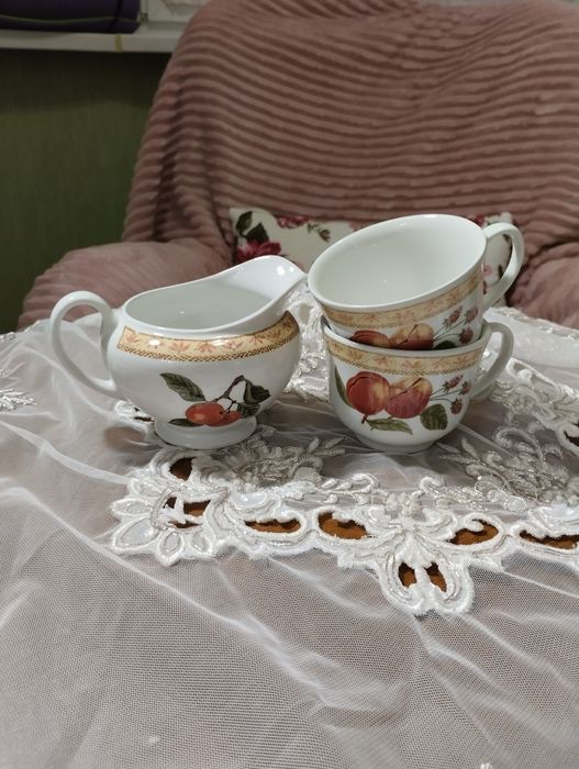 Вантажні чашечки та молочник Англія