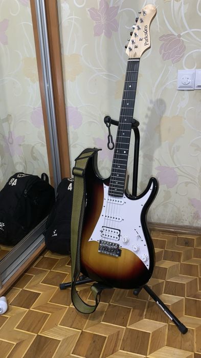 Продам электрогитару Parksons