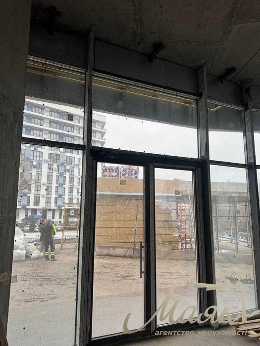 Продаж фасадного приміщення (200м2) в ЖК "Рівʼєра", м. Славутич