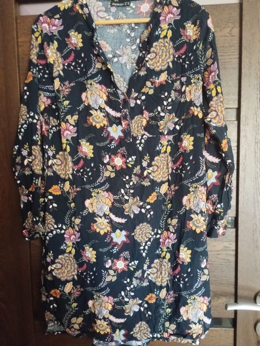 Sukienka w kwiaty