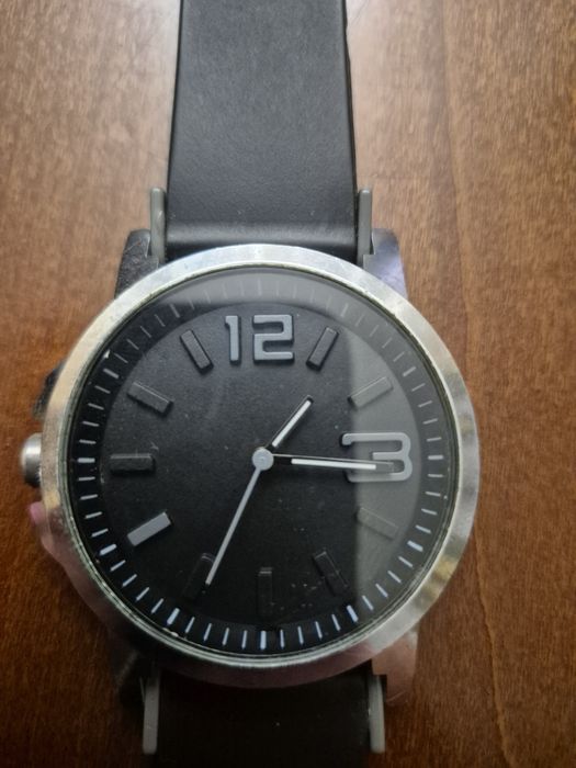 Чоловічий наручний годинник.