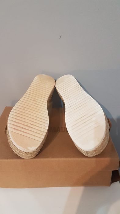 Klapki damskie na platformie Steve Madden rozm.38