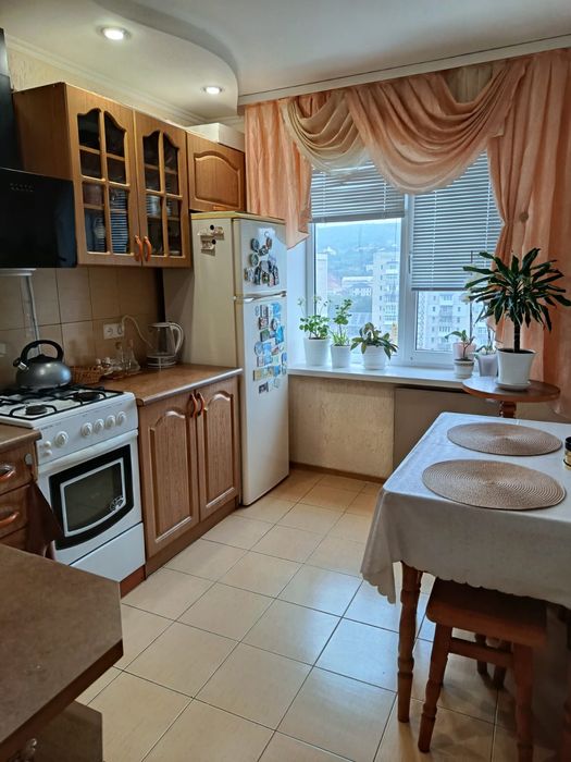 Двох кімнатна квартира на Ставиській, 65.