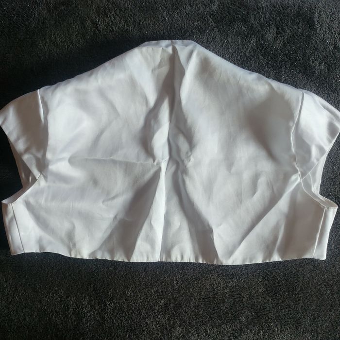 Satynowe białe bolerko ślubne