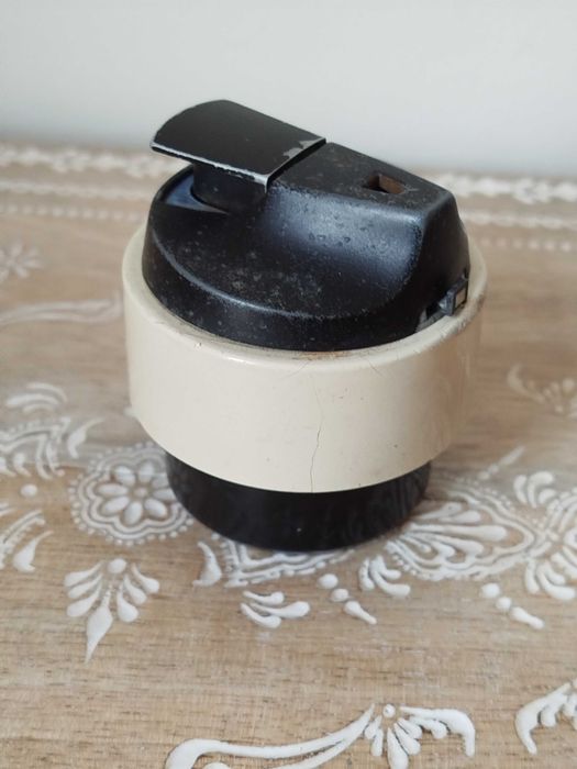 Antigo Isqueiro de Mesa "Ronson"