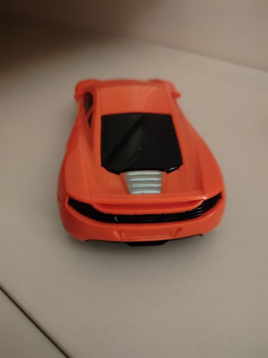 Машинка на радіо управління