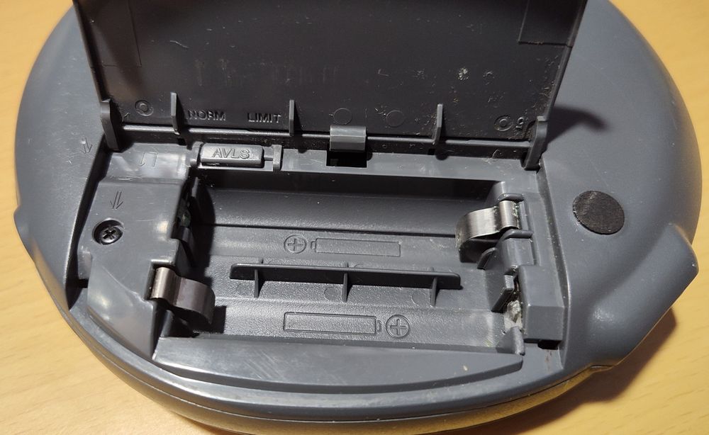 CD-програвач Sony D-EJ611 Walkman, G-Protection, сріблястий