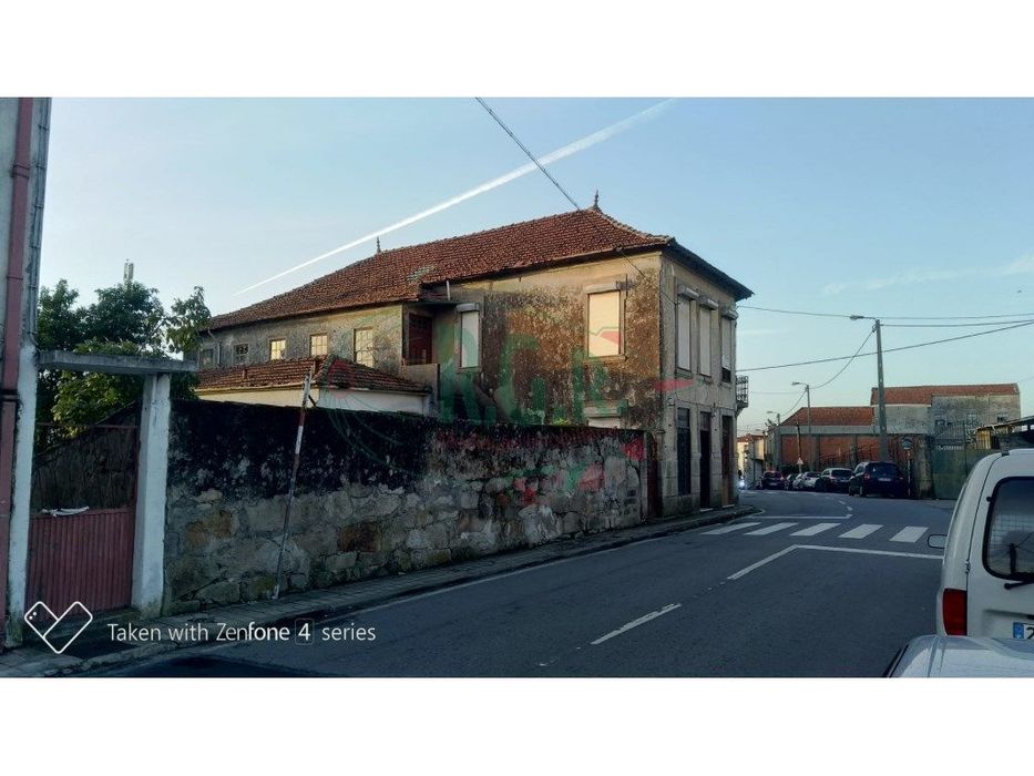 Investimento - Moradia com terreno 925m2 - A 5min. Freixo Porto