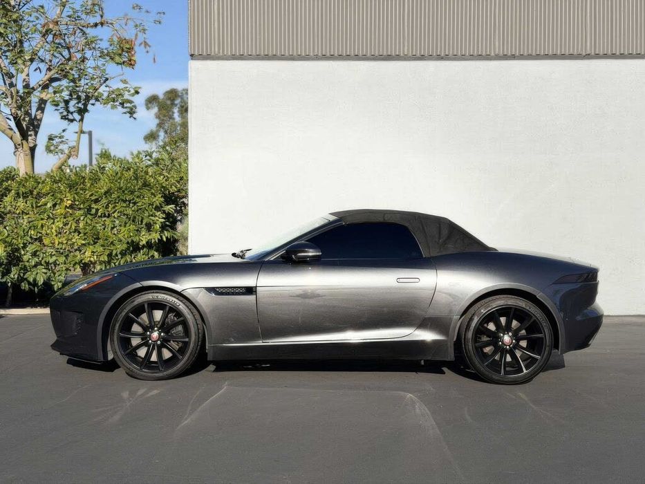 Jaguar F-TYPE R Convertible      2016