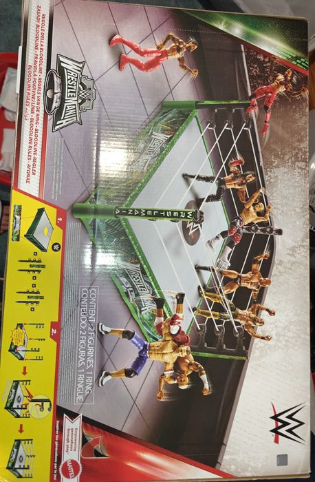WWE ring de wwe mais 2 figuras