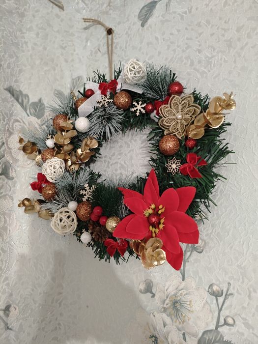 Новорічний віночок для прикраси дому