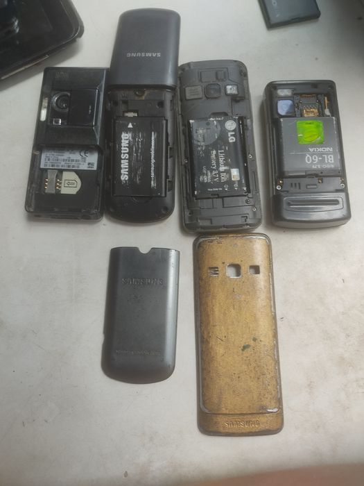 Лот ретро-телефонов на запчасти: Nokia, Sony Ericsson, Samsung (4 шт.)