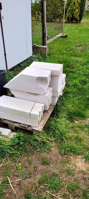 Pustaki po budowie, odpady