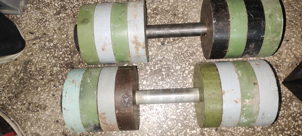 Продам гантели 20кг одна