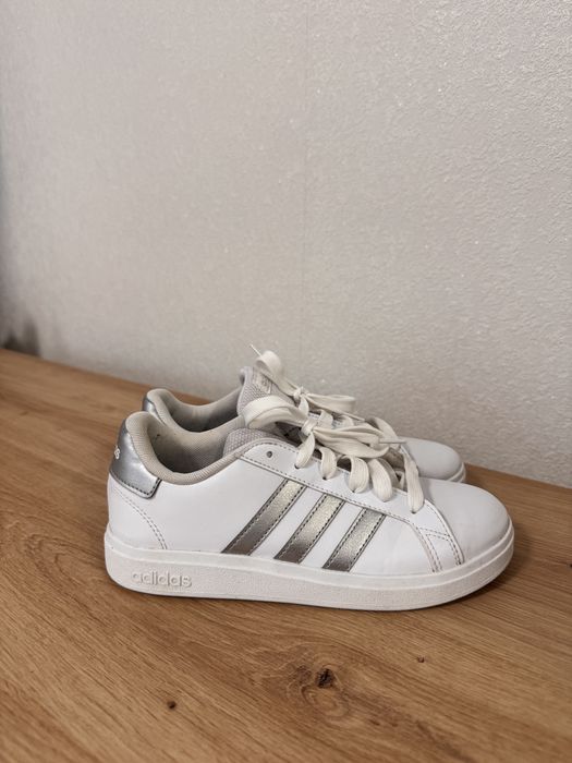 Жіночі/дитячі кросівки Adidas GRAND COURT LIFESTYLE TENNIS LACE-UP