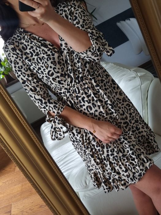 Beżowa sukienka w panterkę z dekoltem V r. S/M