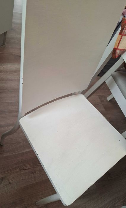 Cadeiras pretas - pintadas branco
