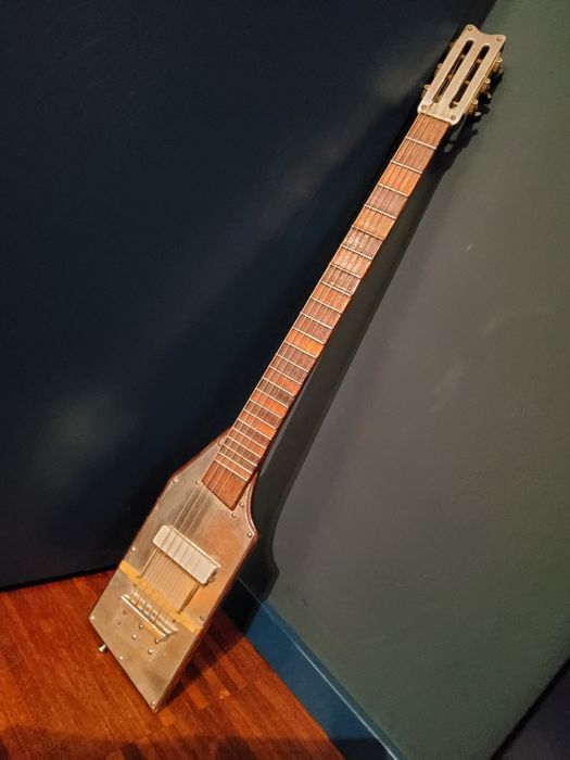 Gitara podróżna, turystyczna. Travel guitar.