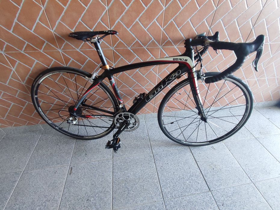 Bicicleta de estrada em carbono GOKA