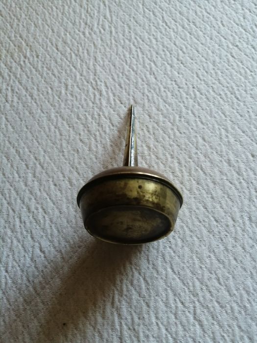 Almentolia antiga em latão