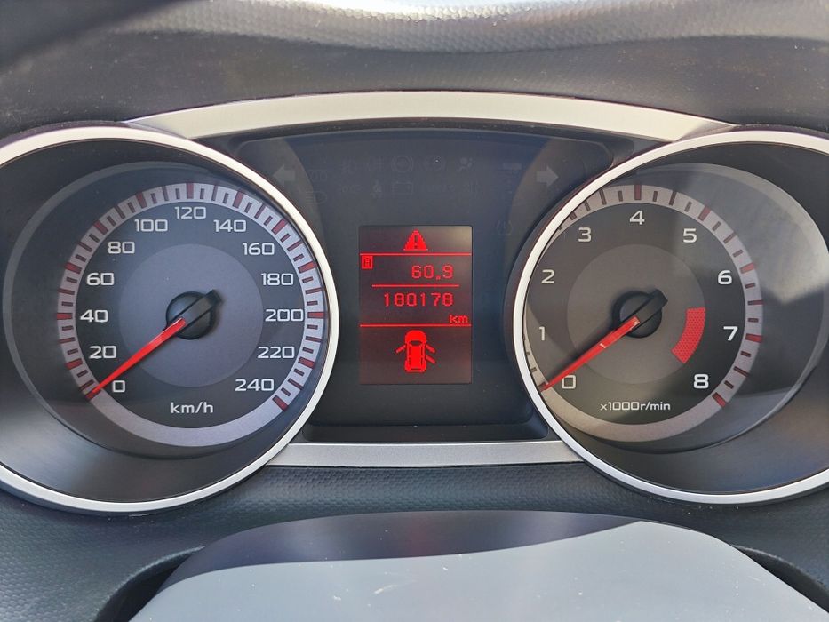 Mitsubishi Outlander 2 / 4x4 / 7 місць /