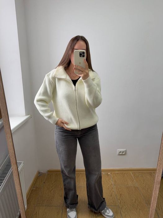 Жіночий светр на блискавці