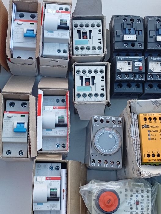 Lote de material elétrico