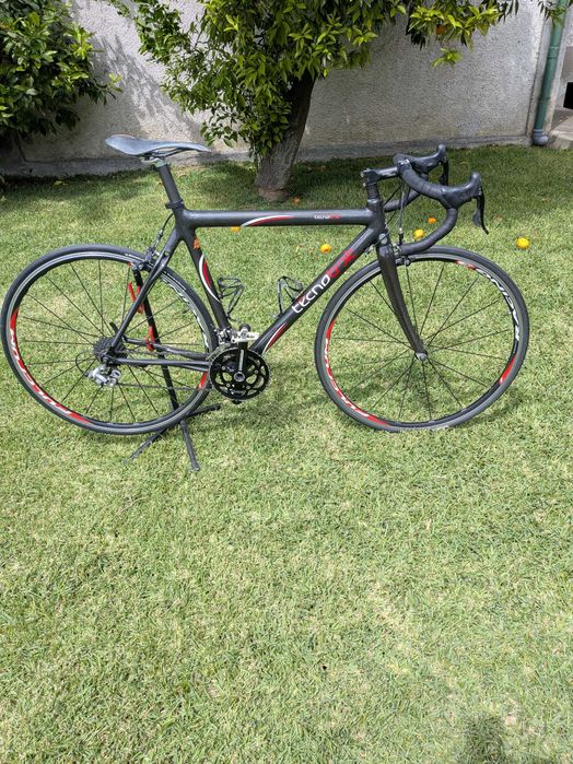 Bicicleta tecnotrat em carbono