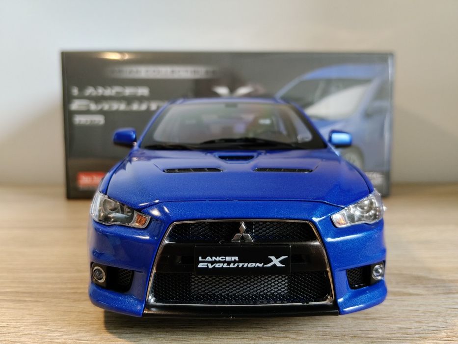 Mitsubishi Lancer Evo model w skali 1:18 VIAT/otwierane elementy