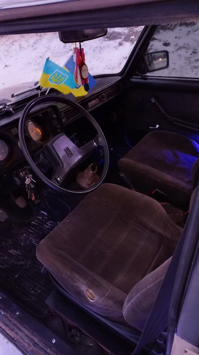 ВАЗ 2104. Деталі по телефону.