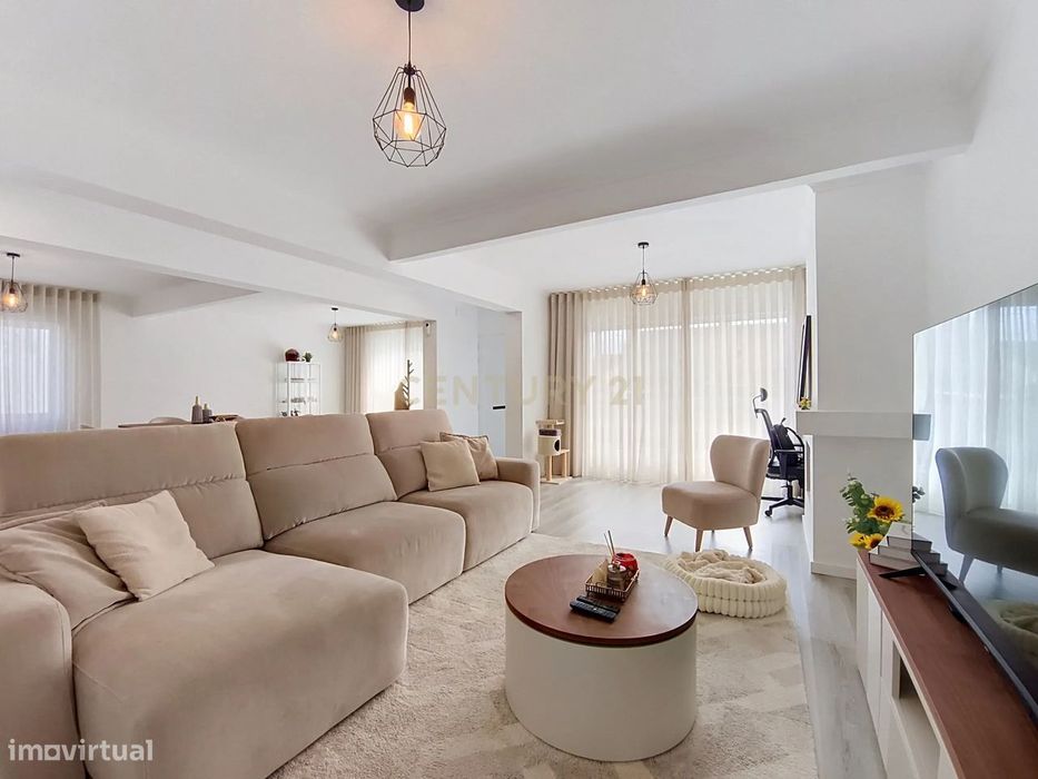 Moradia T5 Renovada com 264 m² em Nossa Senhora do Rosário – Lagoa
