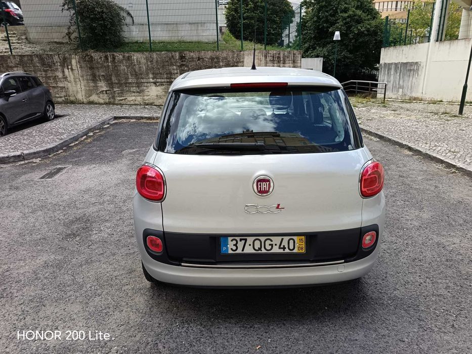 Viatura Fiat 500 L em ótimo estado. Sempre o mesmo proprietário.