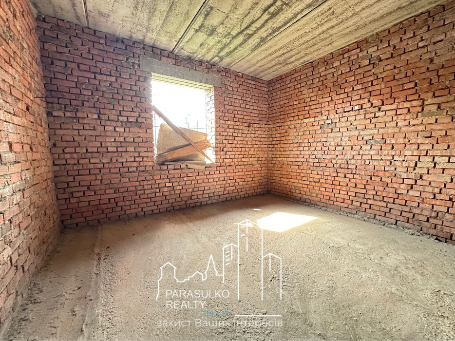 Продам просторий будинок в ексклюзивному місці!