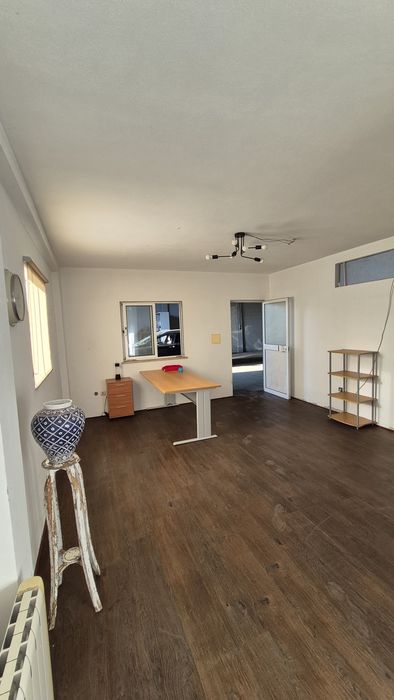 Arrendo armazém com 600m2 água e luz incluído