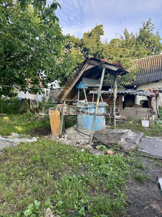 Без% Будинок з великою ділянкою та газом. Центральна вулиця