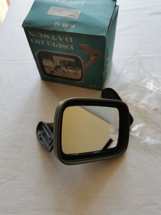 Datsum 1200 retrovisor esquerdo.