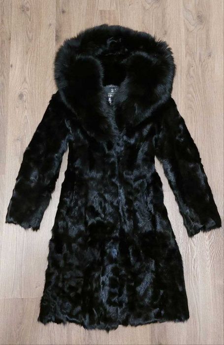 Натуральна шуба з кози та великий капюшон з песця
