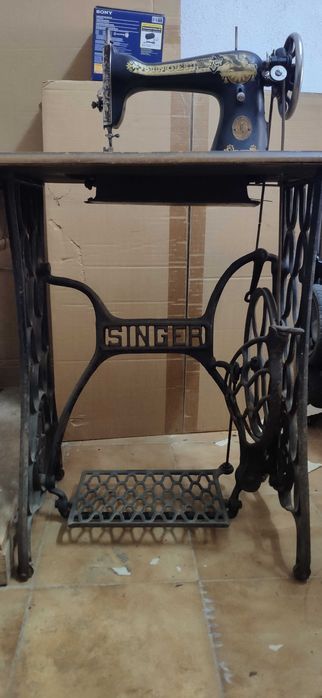 Máquina de Costura Vintage - SINGER (Para desocupar)