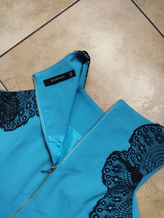 Sukienka letnia z ozdobną koronką