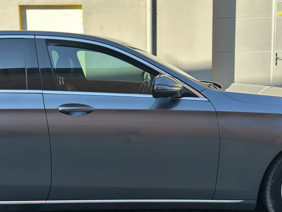 Двері праві,дверка,дверь колір 992 Mercedes-Benz E-Class W213
