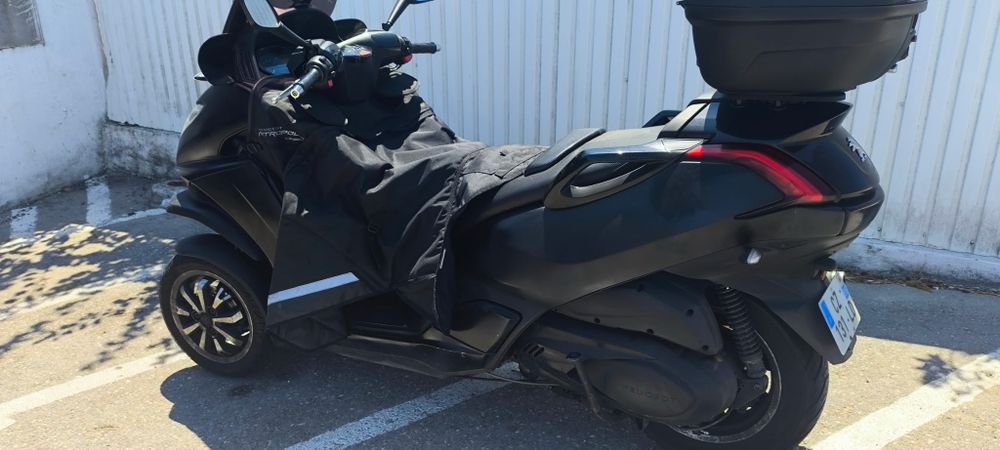 400 Peugeot Metropolis 2014