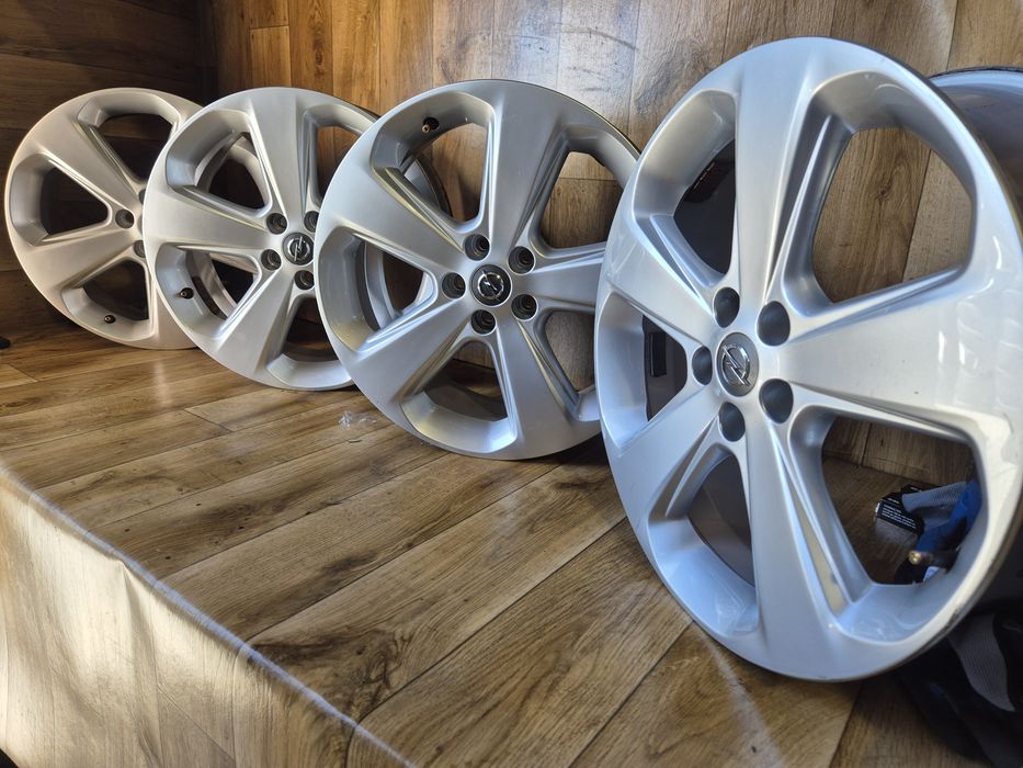 Oe opel 18cali 5x105 et38 7j ot56.6 stan idealny