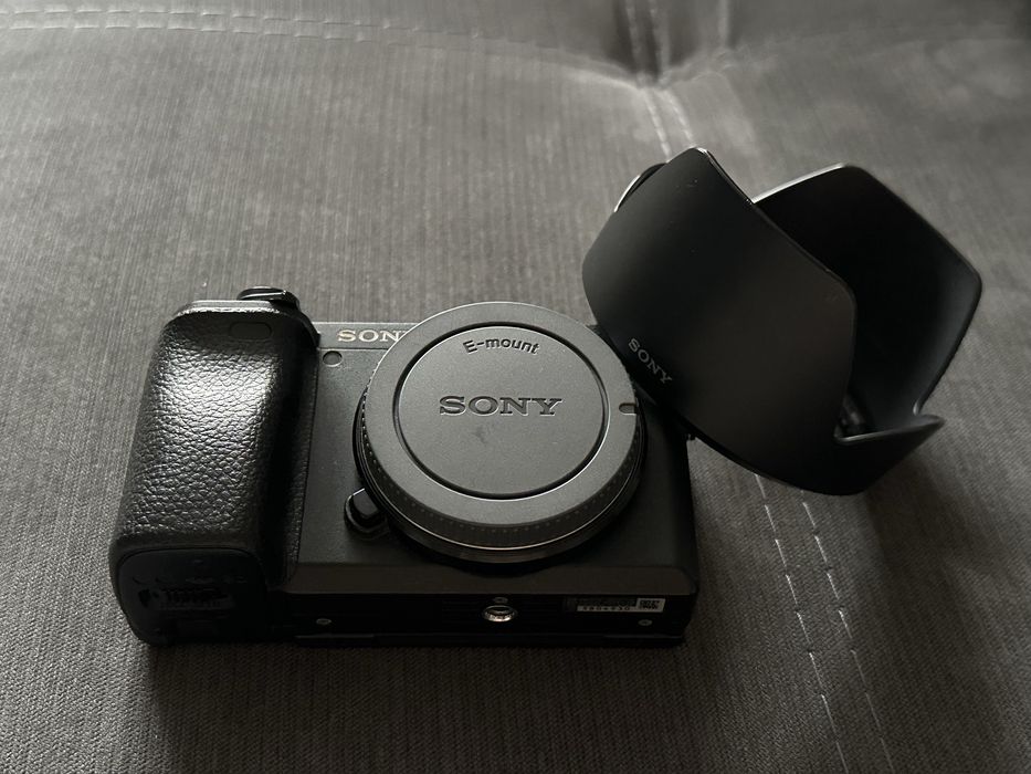 Sony A6400 + Sony 18-105mm F4 G OSS