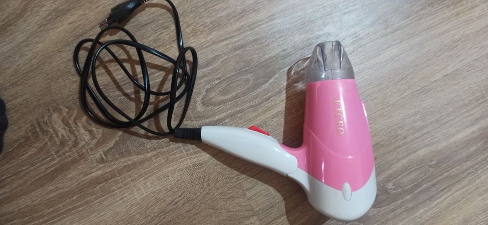 Продам дорожный фен в хорошем состоянии.