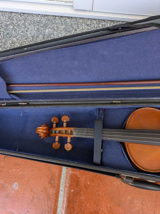 Violino três quartos